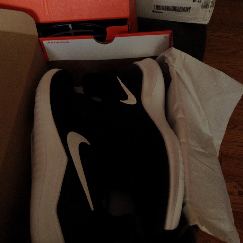 Men's BNWT Nike Athletic Shoes Size 15